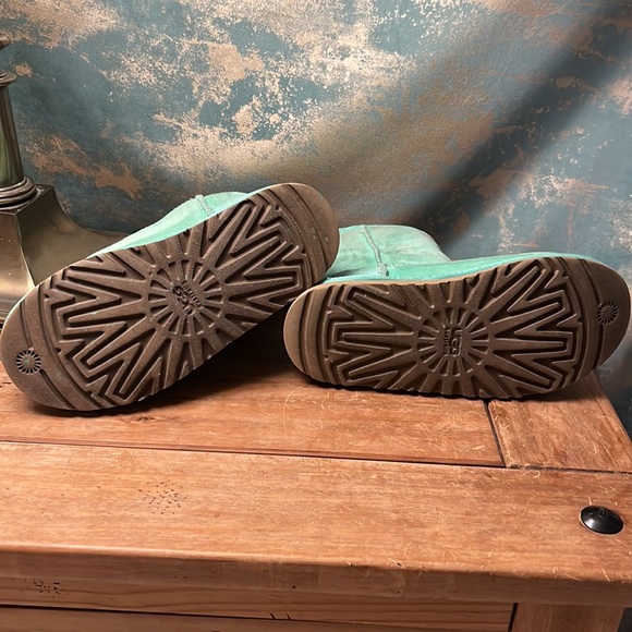 Mint green uggs - Picture 5 of 6